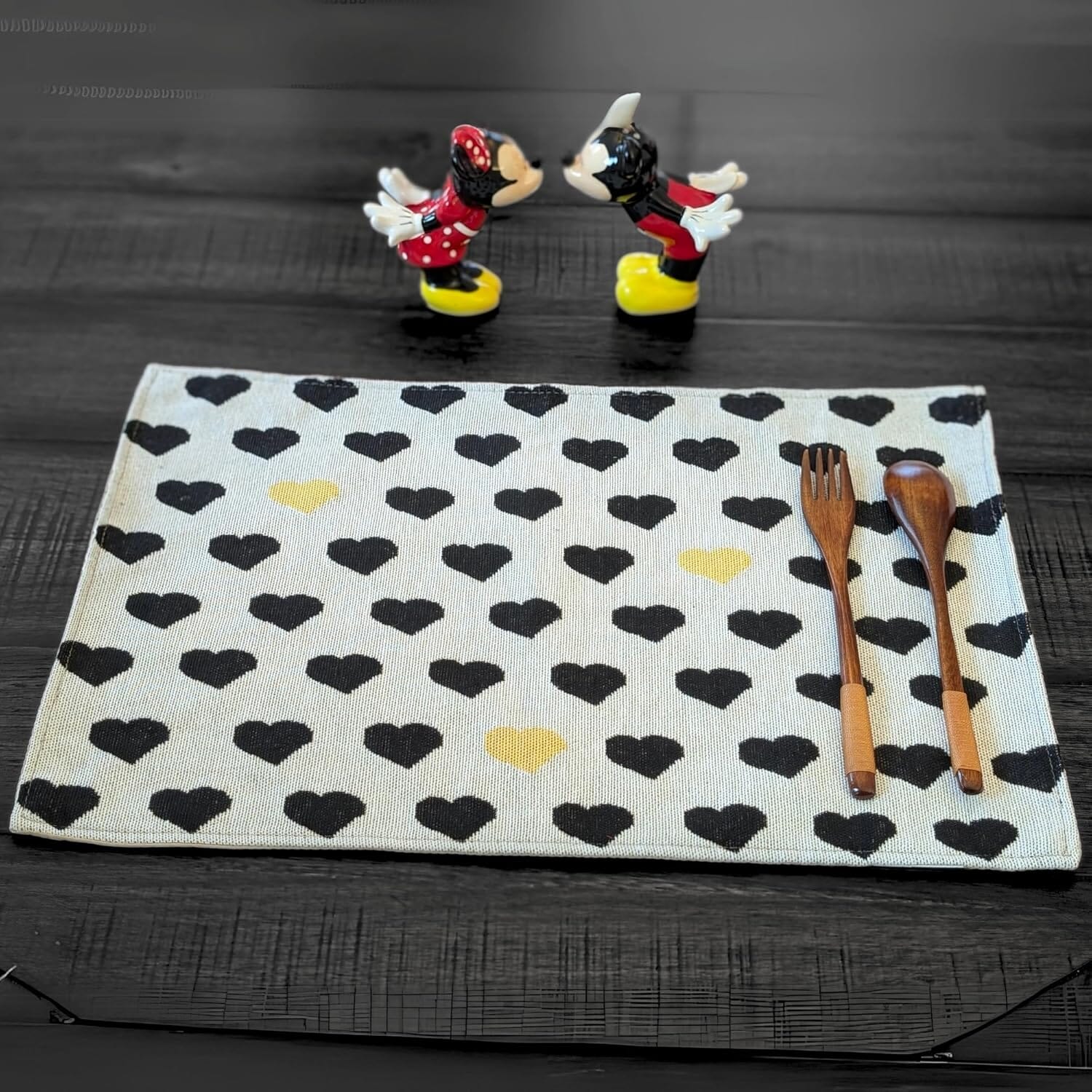 DaDa Bedding Set of 4-Pieces Lovely Yellow & Black Hearts Tapestry Dining Table Placemats 13” x 19” (18113)