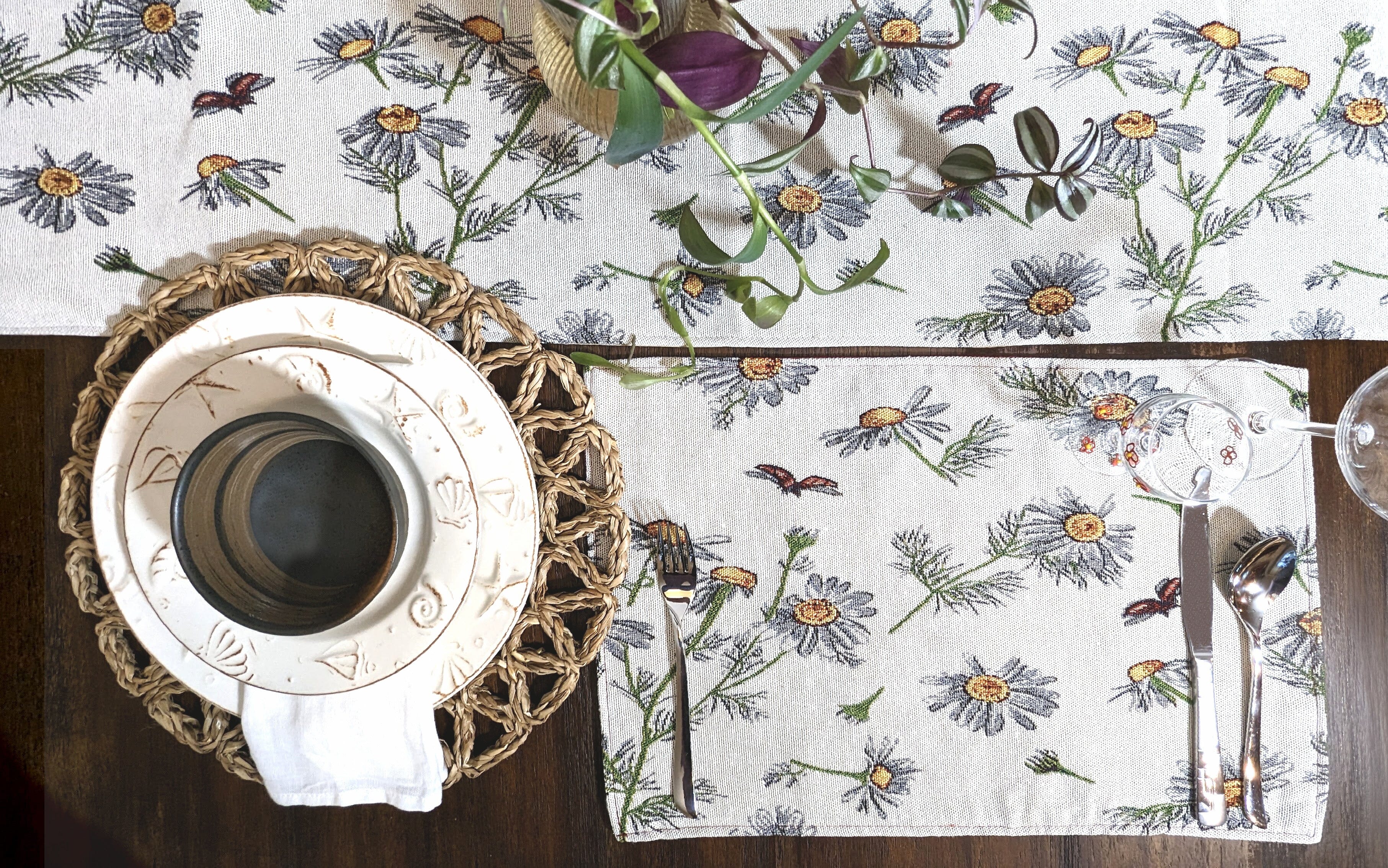 Tache Floral Daisies Ladybugs Woven Tapestry Placemat Set (18114)